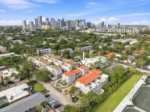 633 NE 11th Ave, Fort Lauderdale, FL 33304