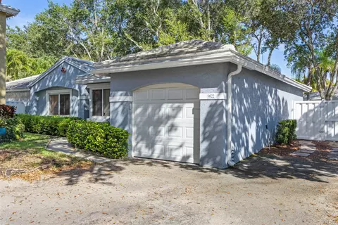 9822 NW 2nd Ct, Plantation, FL 33324