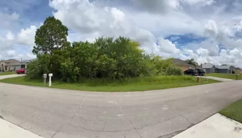 1933 SW Guernsey St, Port St Lucie, FL 34987