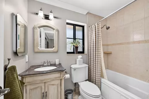 Bath - 7100 E Cypresshead Dr E, Parkland, FL 33067 photo 6 of 9