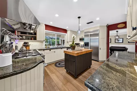 Kitchen - 7100 E Cypresshead Dr E, Parkland, FL 33067 photo 2 of 3