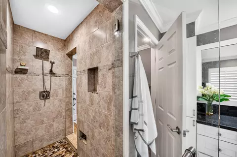 Bath - 7100 E Cypresshead Dr E, Parkland, FL 33067 photo 3 of 9
