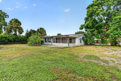 Exterior - 820 E 13th St, Stuart, FL 34994 photo 4 of 4