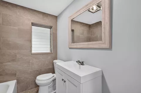 Bath - 820 E 13th St, Stuart, FL 34994 photo 3 of 3
