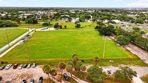 View/Area - 820 E 13th St, Stuart, FL 34994 photo 2 of 3