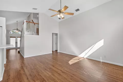 Living - 1021 SE Westminster Pl, Stuart, FL 34997 photo 8 of 10
