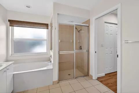 Bath - 1021 SE Westminster Pl, Stuart, FL 34997 photo 2 of 5