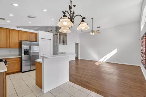 Living - 1021 SE Westminster Pl, Stuart, FL 34997 photo 9 of 10