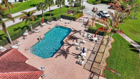 Exterior - 1021 SE Westminster Pl, Stuart, FL 34997 photo 11 of 11