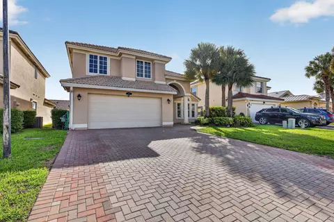 Exterior - 1021 SE Westminster Pl, Stuart, FL 34997 photo 4 of 11