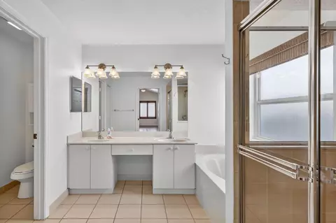 Bath - 1021 SE Westminster Pl, Stuart, FL 34997 photo 1 of 5
