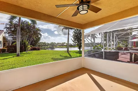 Exterior - 1021 SE Westminster Pl, Stuart, FL 34997 photo 5 of 11