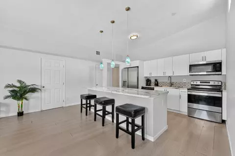 910 NW 17th Ave, Fort Lauderdale, FL 33311