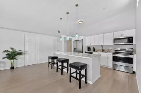 910 NW 17th Ave, Fort Lauderdale, FL 33311