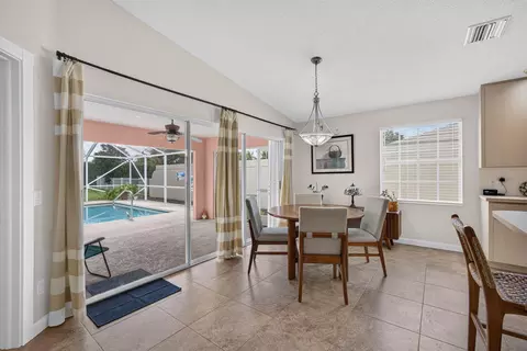 4238 Royal Oak Dr, Palm Beach Gardens, FL 33410