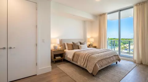 220 Lake Shore Dr #813, Lake Park, FL 33403