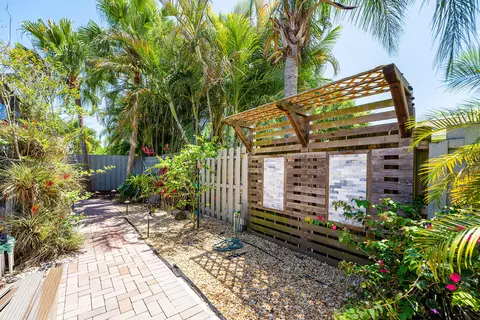 Exterior - 140 Arrowhead Cir, Jupiter, FL 33458 photo 8 of 11