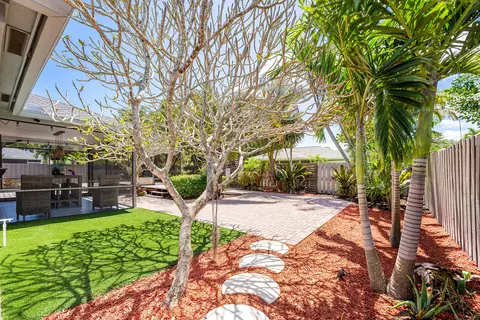 Exterior - 140 Arrowhead Cir, Jupiter, FL 33458 photo 9 of 11