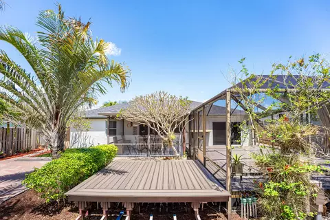 Exterior - 140 Arrowhead Cir, Jupiter, FL 33458 photo 7 of 11