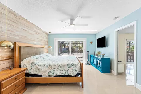 Bedroom - 140 Arrowhead Cir, Jupiter, FL 33458 photo 2 of 3
