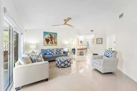Living - 140 Arrowhead Cir, Jupiter, FL 33458 photo 1 of 3