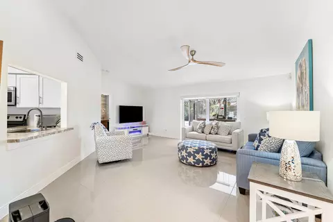 Living - 140 Arrowhead Cir, Jupiter, FL 33458 photo 2 of 3