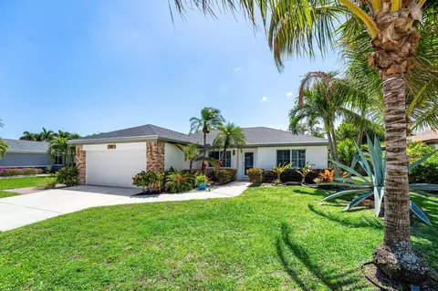 Exterior - 140 Arrowhead Cir, Jupiter, FL 33458 photo 3 of 11