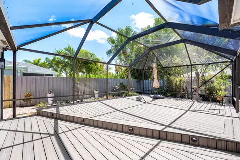 Exterior - 140 Arrowhead Cir, Jupiter, FL 33458 photo 6 of 11