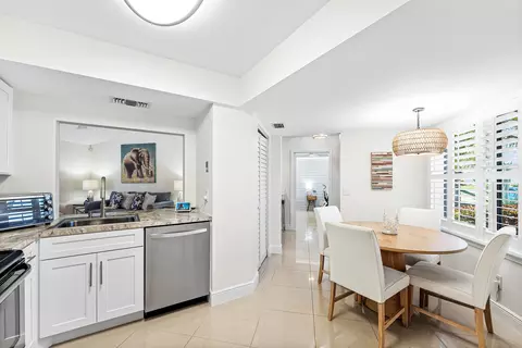 Dining - 140 Arrowhead Cir, Jupiter, FL 33458 photo 1 of 1