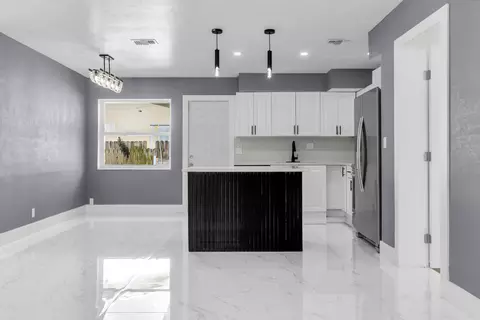 915 SW 3rd St, Boynton Beach, FL 33435