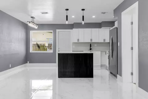 915 SW 3rd St, Boynton Beach, FL 33435