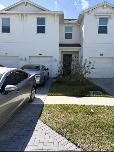 866 SE Grovebush Ln, Port Saint Lucie, FL 34984