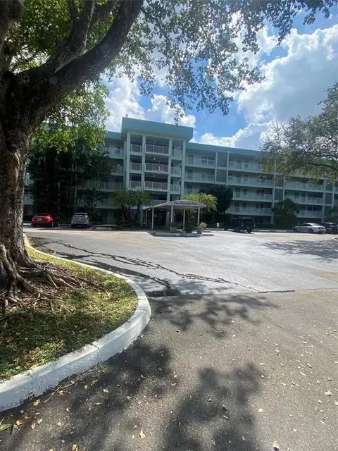 802 Cypress Grove Ln #408, Pompano Beach, FL 33069