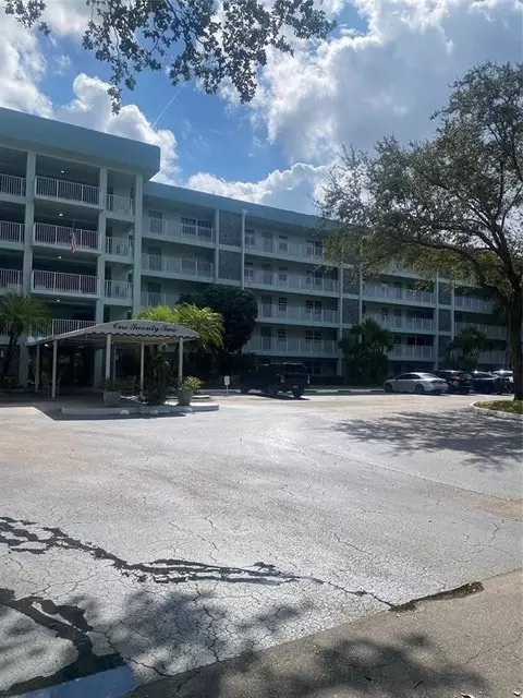 802 Cypress Grove Ln #408, Pompano Beach, FL 33069