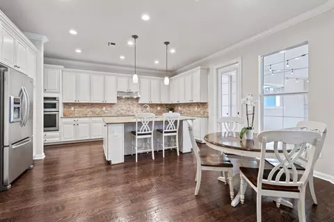 Kitchen - 2664 Greenway Dr, Jupiter, FL 33458 photo 2 of 7