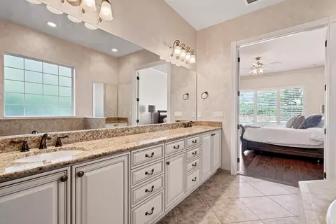 Bath - 2664 Greenway Dr, Jupiter, FL 33458 photo 2 of 7