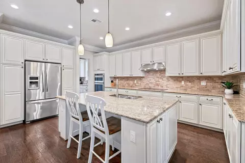 Kitchen - 2664 Greenway Dr, Jupiter, FL 33458 photo 4 of 7