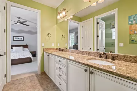 Bath - 2664 Greenway Dr, Jupiter, FL 33458 photo 6 of 7