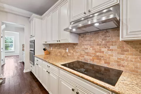 Kitchen - 2664 Greenway Dr, Jupiter, FL 33458 photo 5 of 7