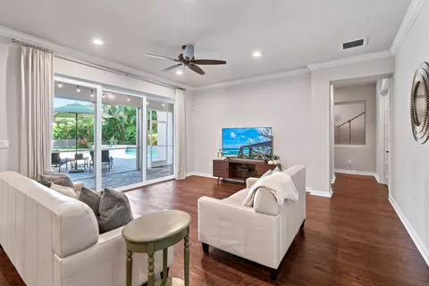 Living - 2664 Greenway Dr, Jupiter, FL 33458 photo 3 of 6