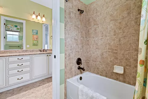 Bath - 2664 Greenway Dr, Jupiter, FL 33458 photo 7 of 7