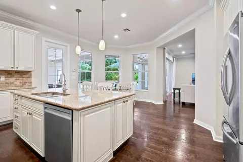 Kitchen - 2664 Greenway Dr, Jupiter, FL 33458 photo 6 of 7