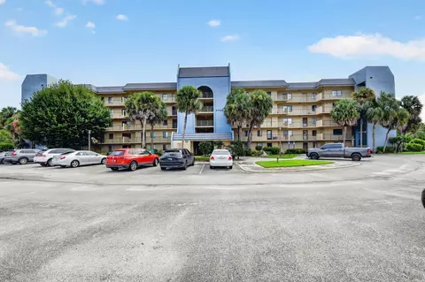 2786 Tennis Club Dr #407, West Palm Beach, FL 33417