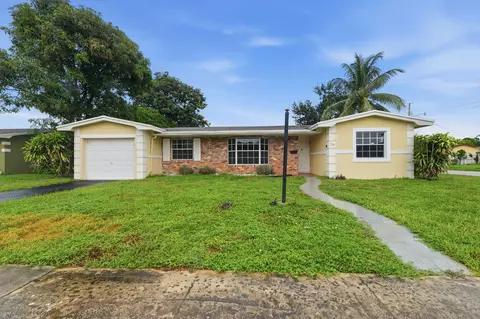 2700 NW 36th Ave, Lauderdale Lakes, FL 33311