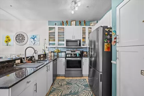 Kitchen - 113 Lighthouse Cir #C, Tequesta, FL 33469 photo 4 of 4