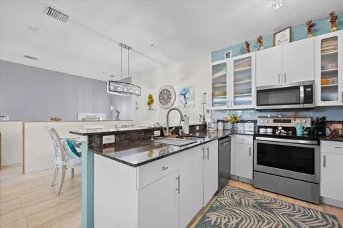 Kitchen - 113 Lighthouse Cir #C, Tequesta, FL 33469 photo 2 of 4