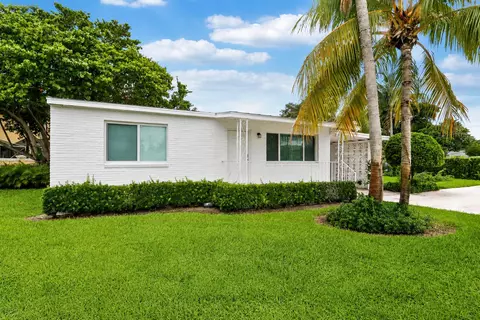 2516 Lorraine Ct, North Palm Beach, FL 33403