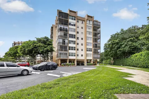 1400 Saint Charles Pl #313, Pembroke Pines, FL 33026