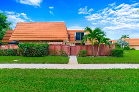 2952 SW 12th St, Deerfield Beach, FL 33442