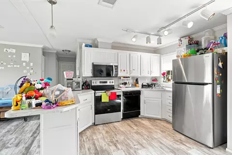 Kitchen - 20967 NW 250th St, Okeechobee, FL 34972 photo 1 of 3